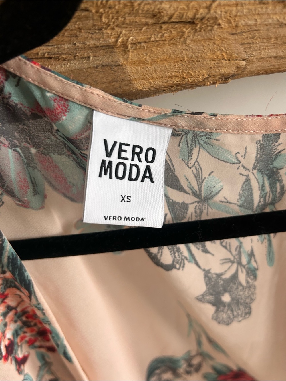 Vero Moda Peach Floral Sheer Overlay - Picture 4 of 4